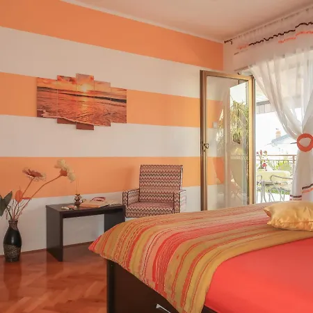 Rea By Interhome Lägenhet Crikvenica