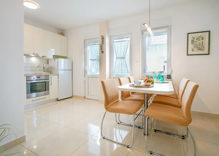 Rea By Interhome Lägenhet Crikvenica